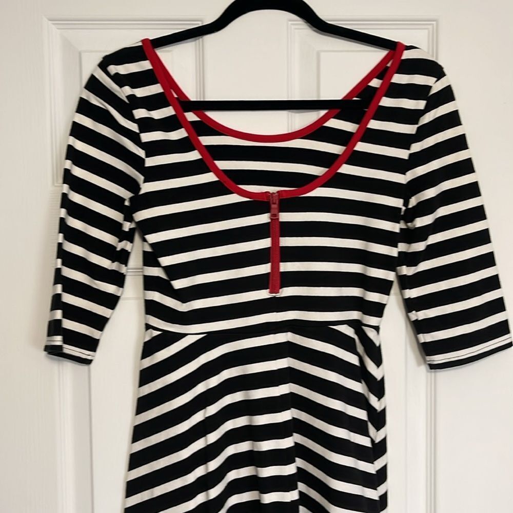 Adorable dress! - Picture 3 of 5